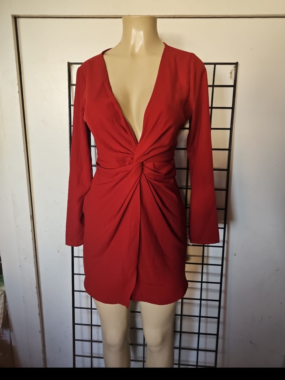 Women’s Red Twist Front Long Sleeve Mini Dress